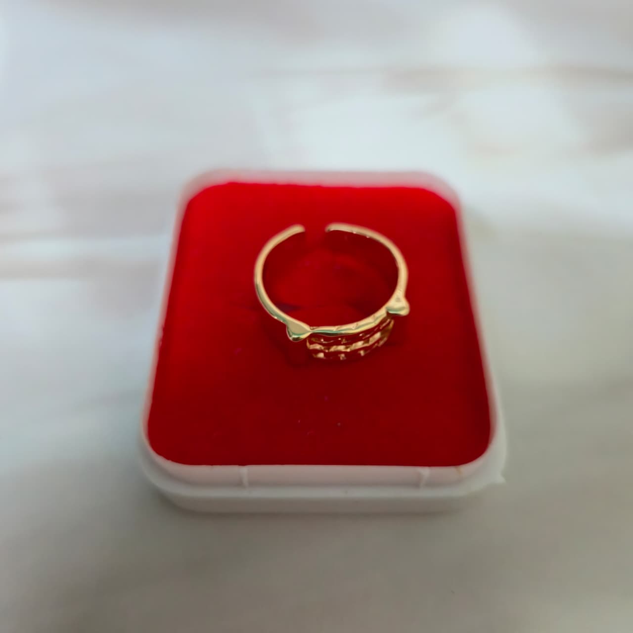 Anti Tarnish ring with interlaced wave design