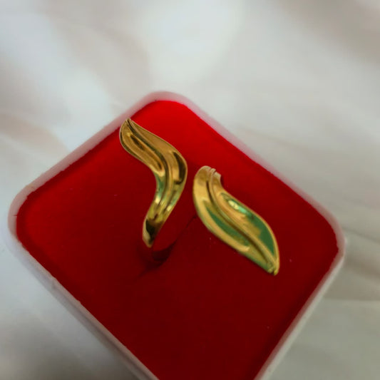 Anti Tarnishing leaf shared ring