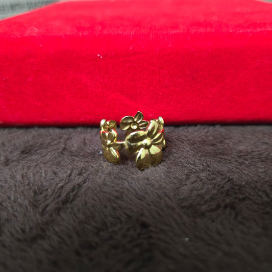 Adjustable Gold ring with floral design