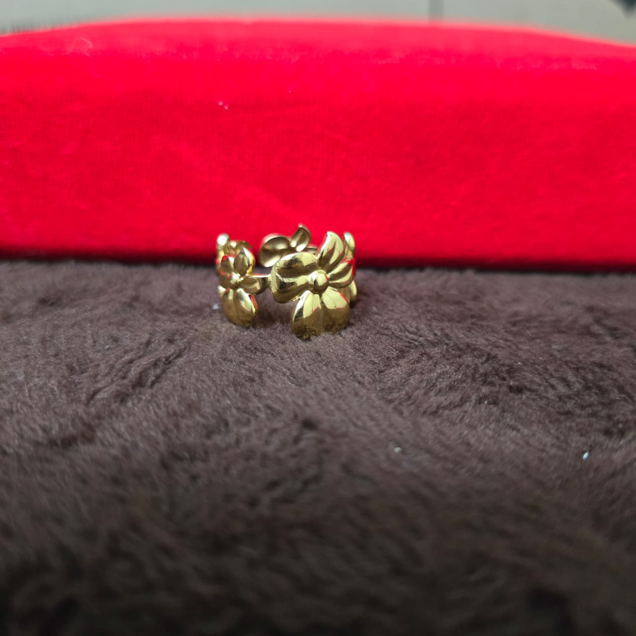 Anting tarnish golden ring