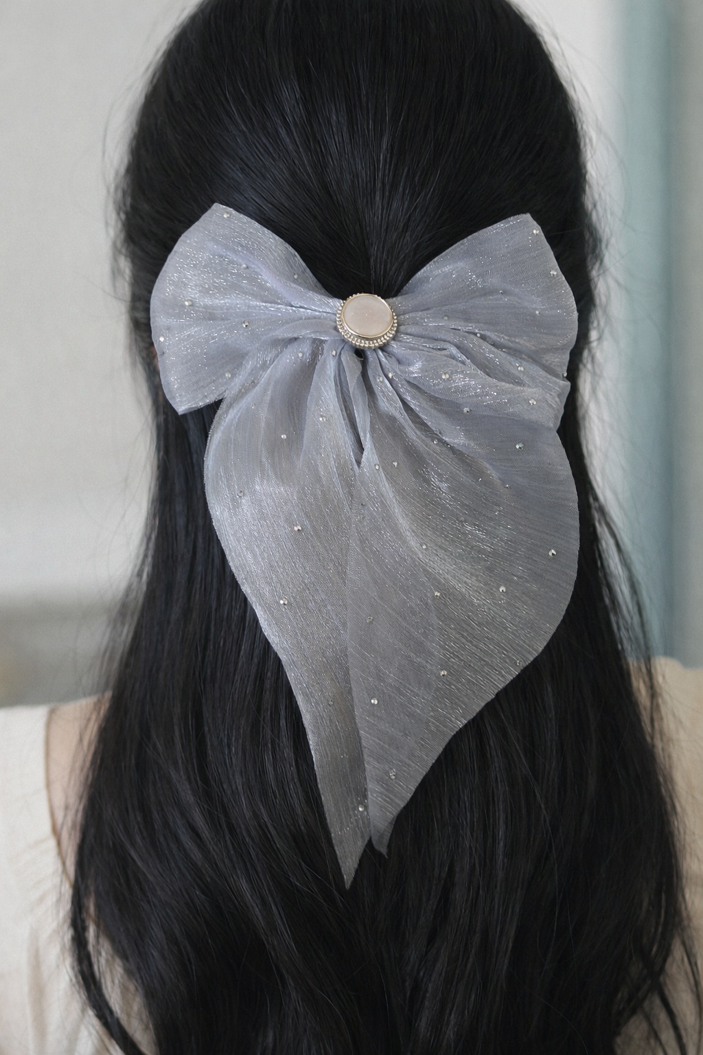 A woman wearing the silver gray bow 
