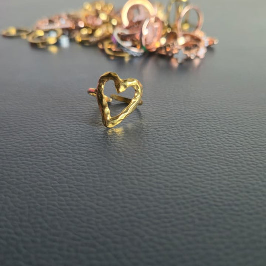 Gold heart-shaped ring 
