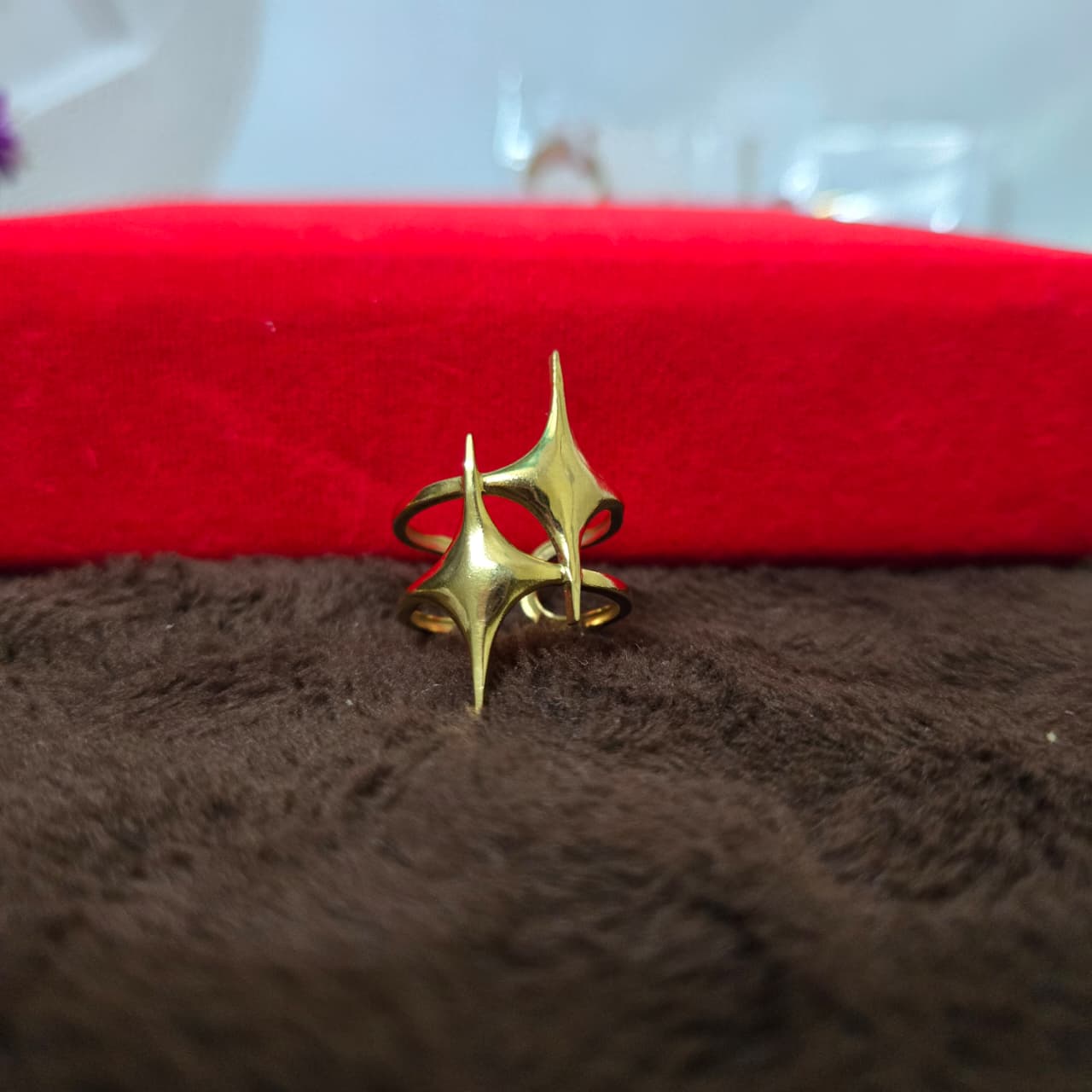 Gold ring with unique design 