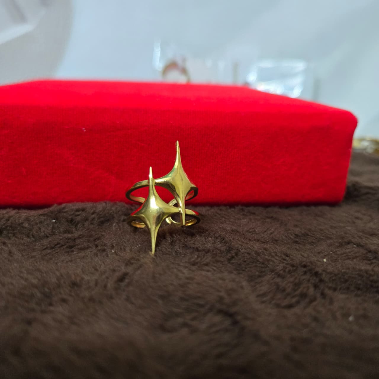 Gold ring with unique design