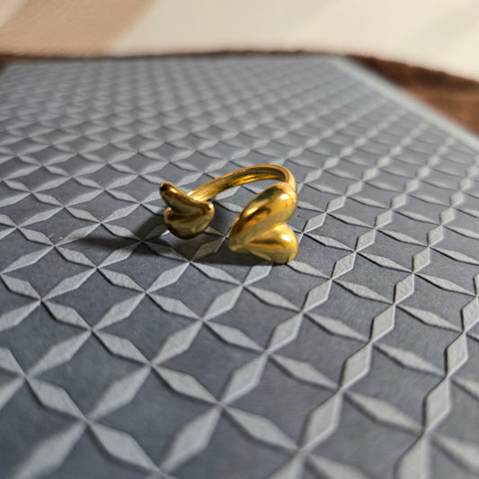 Adjustable Golden ring with the heart shape in front view