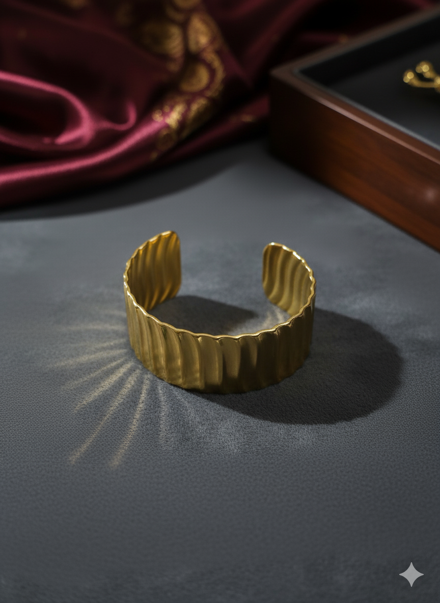 Fluted Armlet