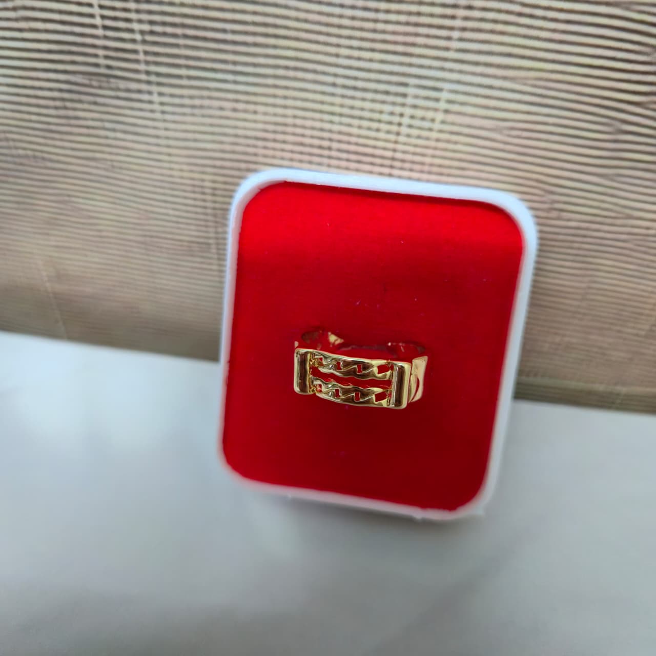 ring with interlaced