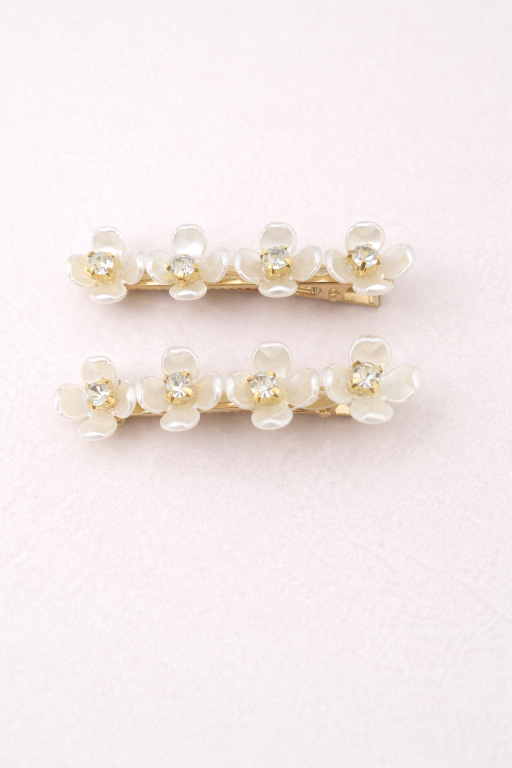 The hair clip on a white background 