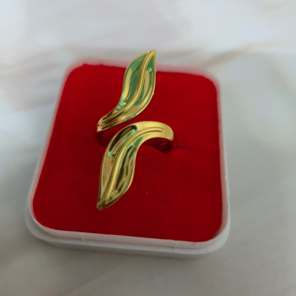 Gold leaf-shaped ring