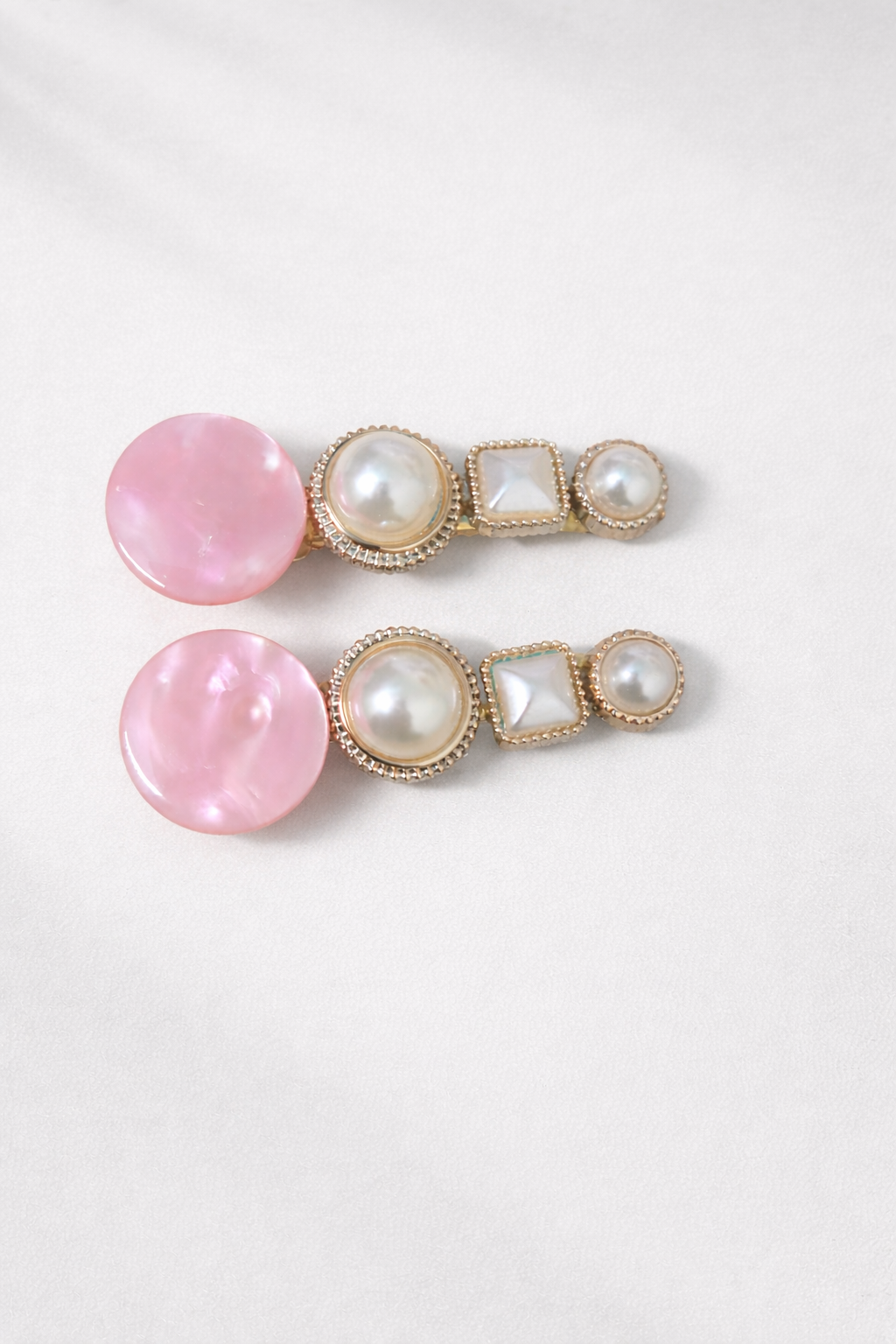 The hair clip on a white background 