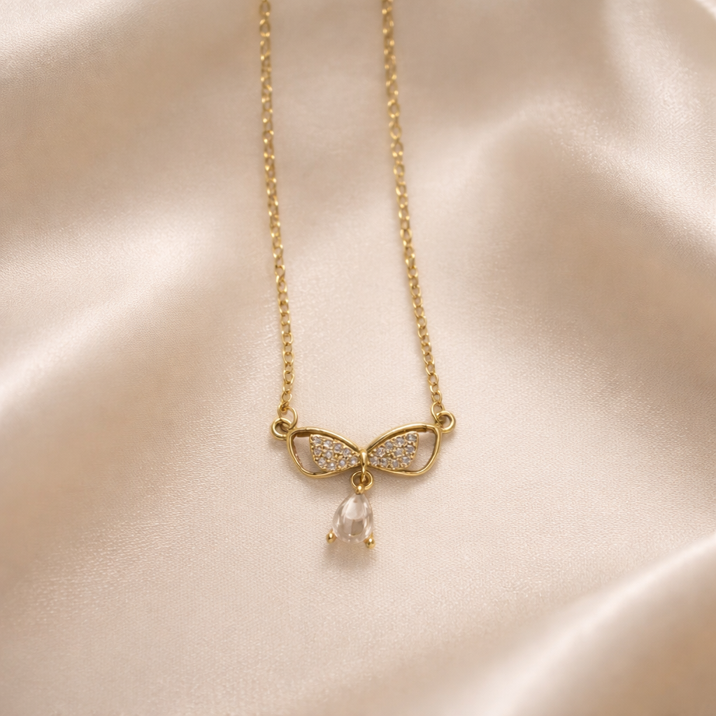 The pendant on a rose cloth background 