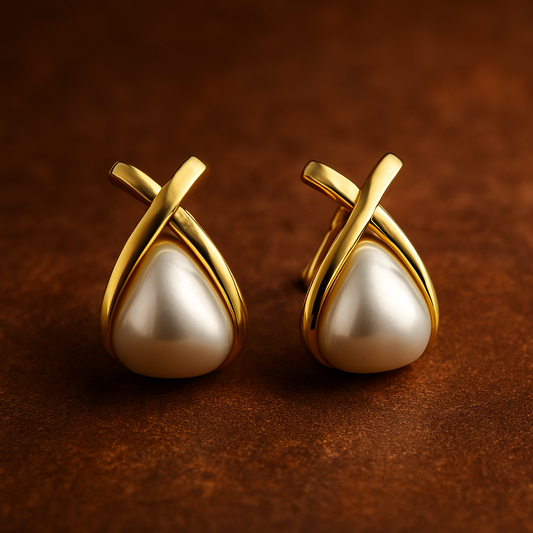 TriPearl Grace gold earrings featuring a unique triangular pearl centerpiece with a sleek, modern design – elegant and versatile jewelry piece