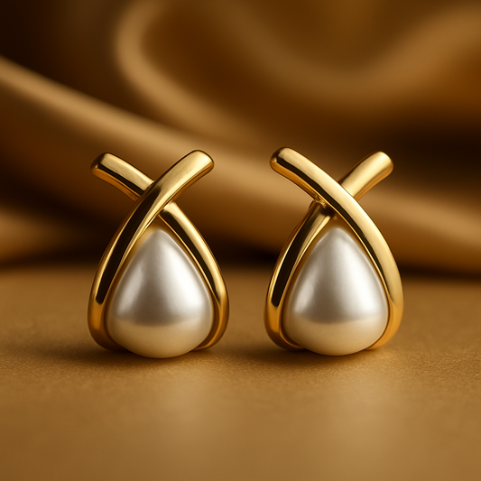 TriPearl Grace gold earrings featuring a unique triangular pearl centerpiece with a sleek, modern design – elegant and versatile jewelry piece